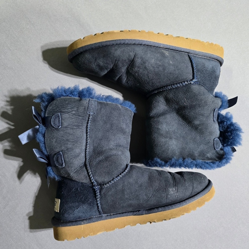 UGG Australia Women Bailey Bow II Navy Blue Suede Sheepskin Boots Size 7